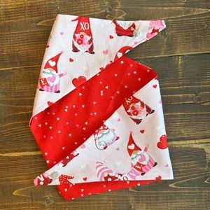 Dog bandana reversible snap closure